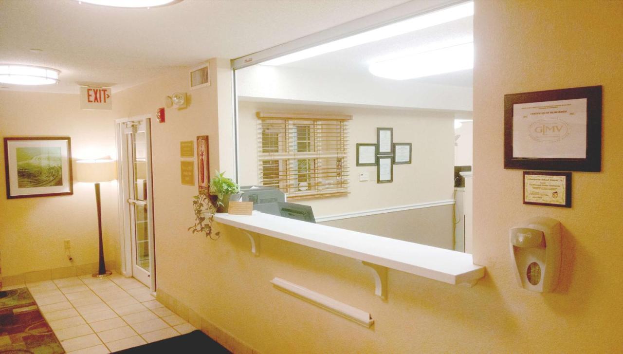 Sonesta Simply Suites Chicago Либъртивил Екстериор снимка