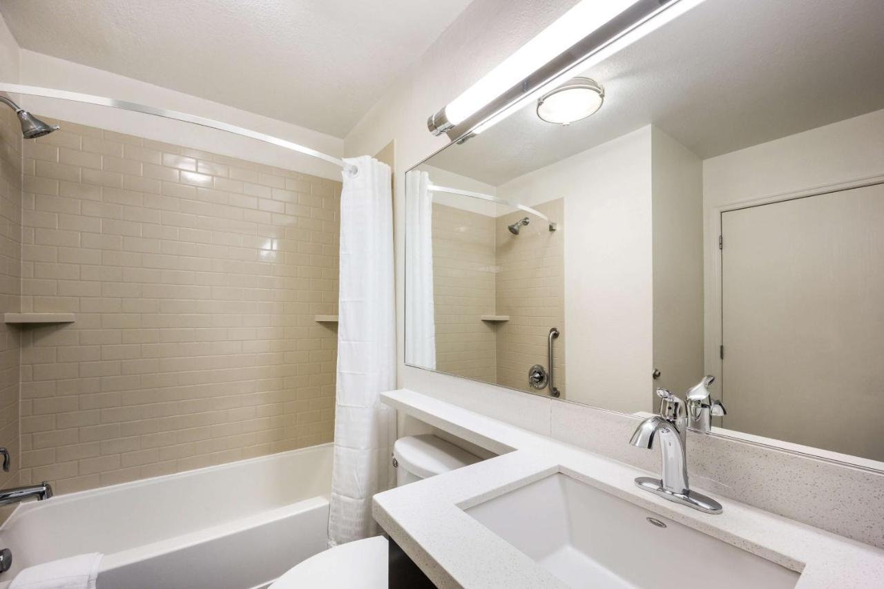 Sonesta Simply Suites Chicago Либъртивил Екстериор снимка