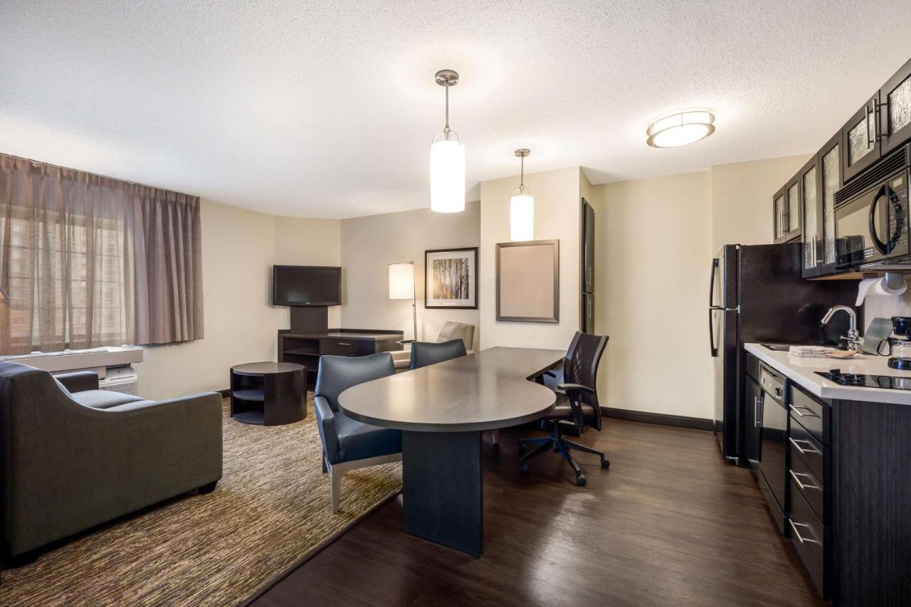 Sonesta Simply Suites Chicago Либъртивил Екстериор снимка