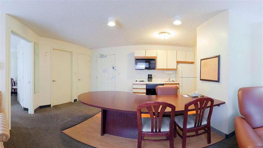 Sonesta Simply Suites Chicago Либъртивил Екстериор снимка